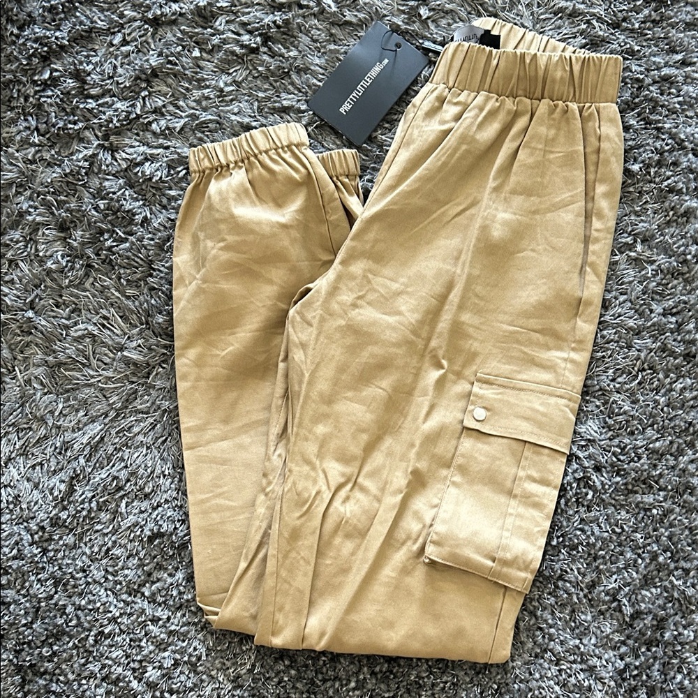 PrettyLittleThing Petite Women’s Stone Cargo Trousers